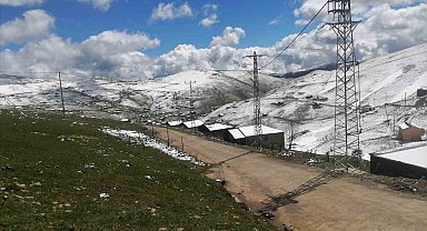 Doğu Karadeniz yaylalarına kış geri geldi