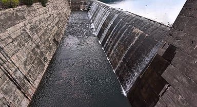 Dolusavaktan taşan su dron ile görüntülendi