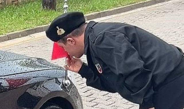 Down sendromlu Ömer'in bayrak hassasiyeti duygulandırdı