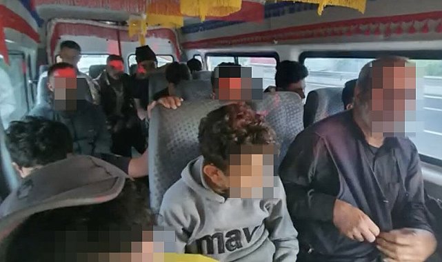 Durdurulan araçtan 15 düzensiz göçmen çıktı: Sürücü cezaevine gönderildi