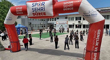 Düzce Belediyesi gençleri sporla buluşturmaya devam ediyor