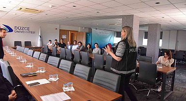 Düzce Üniversitesi'nde en iyi narkotik polisi anne konferansı