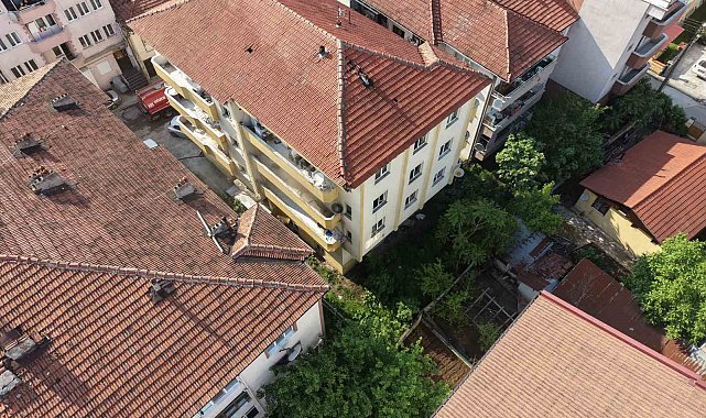 Düzce'de 3 katlı binada yangın paniği