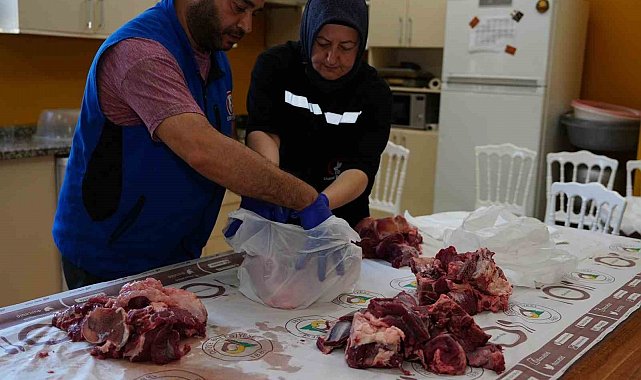 Düzce'de bağışlanan kurban payları ihtiyaç sahiplerine ulaştırılıyor
