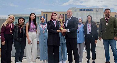EBYÜ Bahar Şenlikleri'nde dereceye girenlere ödülleri verildi
