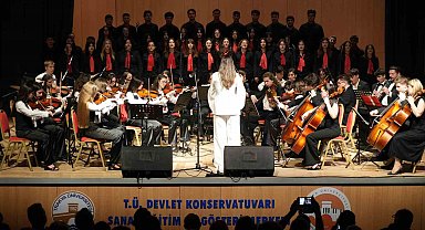 Edirne Lisesi'nden hafızalara kazınan gece: Genç yetenekler ayakta alkışlandı