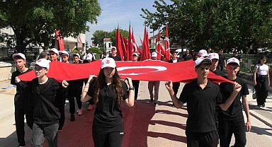Edirne'de 19 Mayıs coşkusu: Bayrağını alan kutlama alanına koştu
