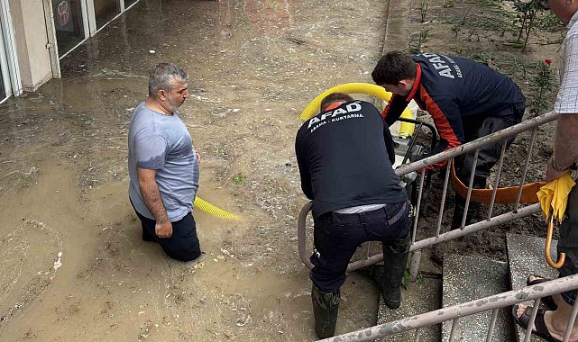 Edirne'de sağanak iş yerlerini su altında bıraktı