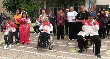 Edirne'de temsili askerlik töreninde duygu dolu anlar yaşandı: Özel bireyler askere uğurlandı