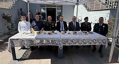 Edremit'te resmi bayramlaşma töreni