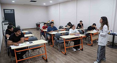 Efeler'de gençlere sınav desteği