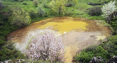 Efsanelere konu olan Dipsizgöl renk değiştirdi, ziyaretçileri hayal kırıklığı yaşadı