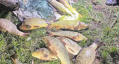 Eğirdir Gölü'nde kaçak avcılara suçüstü: 100 kilo sazan yeniden göle bırakıldı