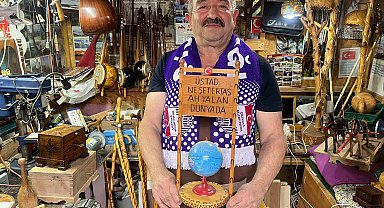 El emeği ahşap eserlerle evini sanat galerisine çevirdi