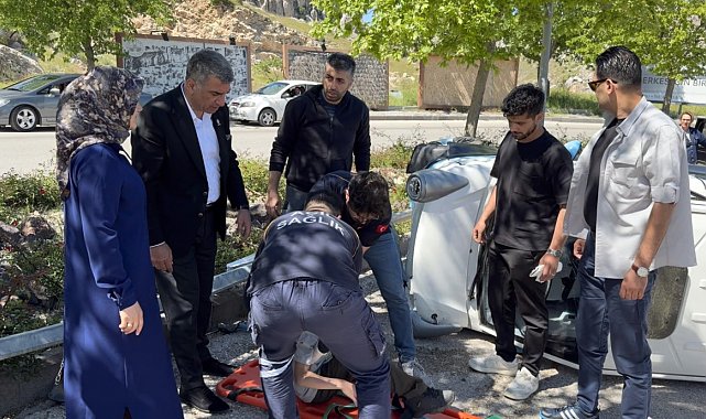 Elazığ'da elektrikli araç devrildi, ilk müdahaleyi milletvekili yaptı