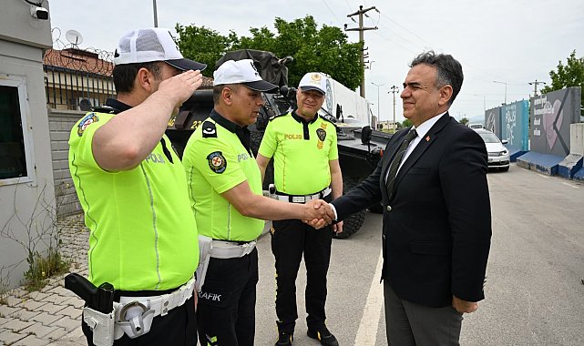 Elazığ'da Emniyet Müdürü Karan, polis memurlarıyla bir araya gelerek bayramlaştı