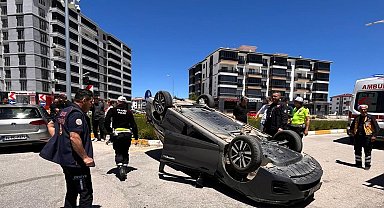 Elazığ'da kaza yapan otomobil ters döndü: 2 yaralı