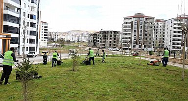 Elazığ'da kent genelinde yeşil alan çalışmaları sürüyor