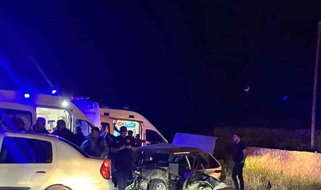 Elazığ'da otomobil ile traktör çarpıştı: 5 yaralı