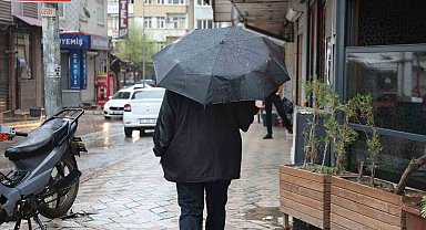 Elazığ'da sağanak etkisini göstermeye başladı