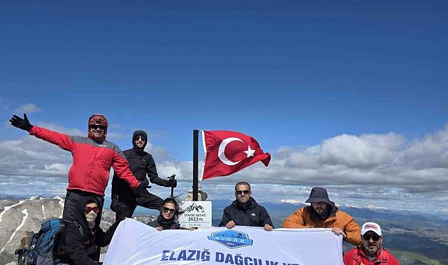 Elazığ'ın en yüksek zirvesinde anlamlı 19 Mayıs tırmanışı