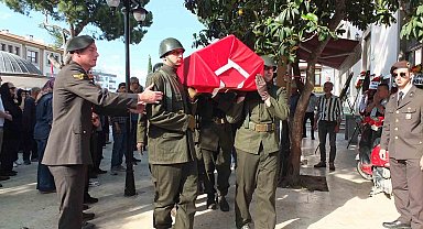 Emekli astsubaya askeri törenle veda