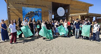 Erasmus ile Manavgat'a gelen öğrenci ve öğretmelerden temizlik etkinliği