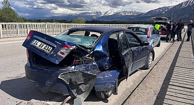 Erzincan-Çağlayan Karayolu'nda trafik kazası: 2 yaralı