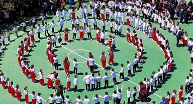 Erzincan'da 500 kişiyle düz halay rekoru