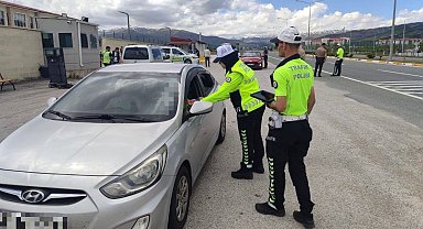 Erzincan'da bayram tedbirleri kapsamında sivil otobüs denetimi yapıldı