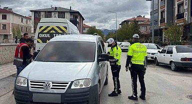 Erzincan'da okul çevrelerinde güvenlik uygulaması gerçekleştirildi