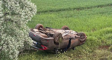 Erzincan'da şarampole devrilen otomobildeki 4 kişi yaralandı