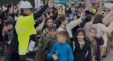 Erzincan'da trafik kuralları uygulamalı anlatıldı