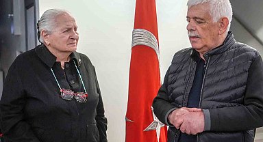 Erzurum Kazım Karabekirbekir Paşa'nın kızını bağrına bastı