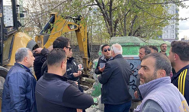Erzurum'da Çifte Kardeşler Türbesi'nde yıkım gerginliği