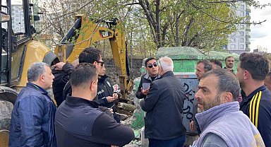 Erzurum'da Çifte Kardeşler Türbesi'nde yıkım gerginliği