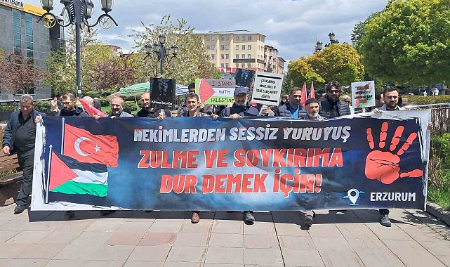 Erzurum'da sağlıkçılar 132'nci kez Gazze için yürüdü