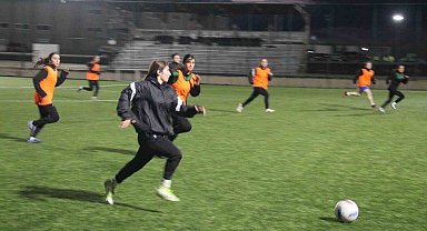 Erzurum'un ilk kadın futbol takımı, ilk profesyonel maçına çıkıyor