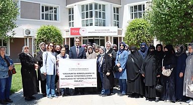 Erzurumlu kadın çiftçilerden Erzincan'a çıkarma