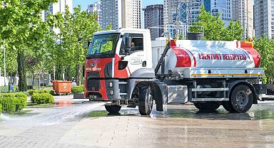 Esenyurt Belediysi'nde Bayram mesaisi: Park ve piknik alanları dip köşe temizlendi