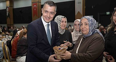 Esenyurt'ta Anneler Günü Programı'nda Kadın Doğum ve Çocuk Hastanesi müjdesi