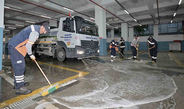 Esenyurt'ta kurban kesim alanlarında kapsamlı temizlik çalışması
