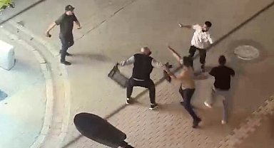 Esenyurt'ta yabancı uyruklu 3 şahıs birbirine girdi, çevredekiler güçlükle ayırdı