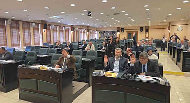 Eski başkanların ismi komisyondan oy çokluğuyla geçti