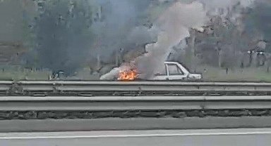Eskişehir Çevre Yolu'nda bir otomobil alev alev yandı