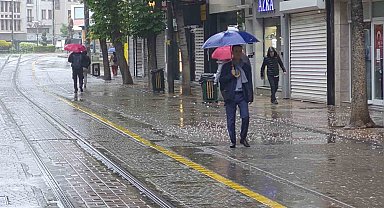 Eskişehir güne yağmurlu başladı