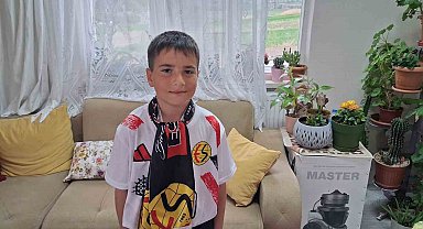 Eskişehirspor-Ayvalıcgücü maçına bilet bulamayan fanatik Eren çok üzgün