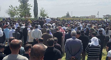 Evin damında ölü bulunan 5 yaşındaki çocuk defnedildi