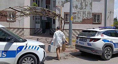 Evinde vurulmuş halde ölü bulundu