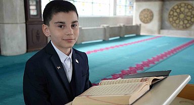 Ezanıyla yürekleri mest eden öğrenci bu kez Kur'an-ı Kerim tilavetinde zirvede